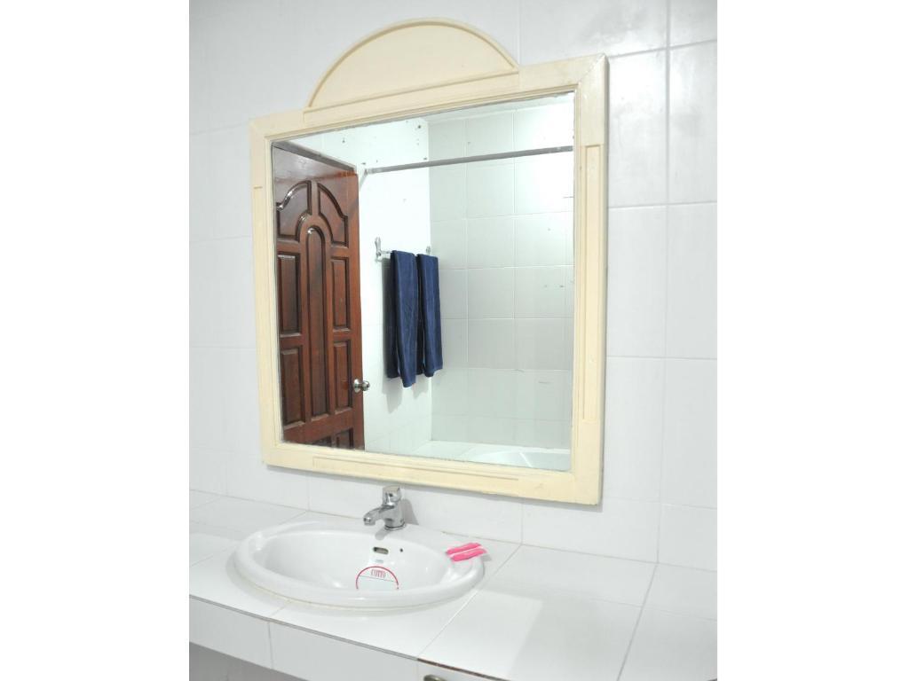 Highfive Guest House Pattaya Rom bilde